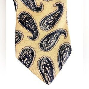 Robert Talbott Paisley Patterned Tie in Blue and Cream